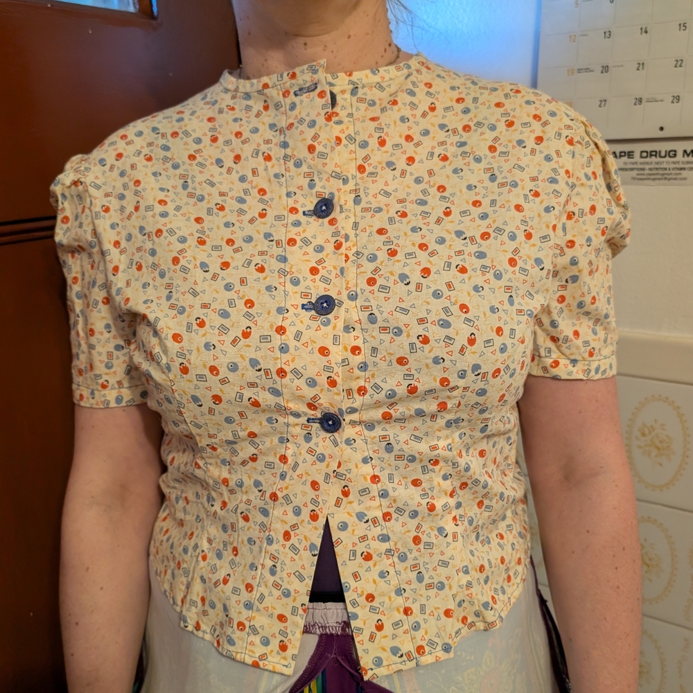 Vintage Repro Cream and Orange Short Sleeve Fitted Blouse with Mandarin Collar